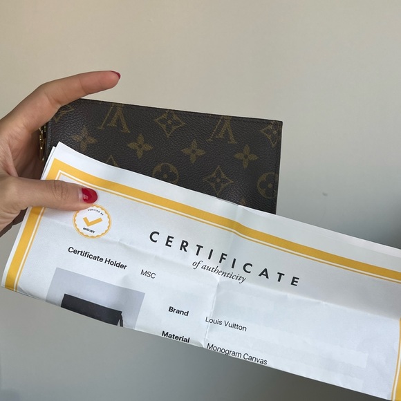 Louis Vuitton Monogram pouch - great condition comes with Entrupy Certification - Picture 2 of 8